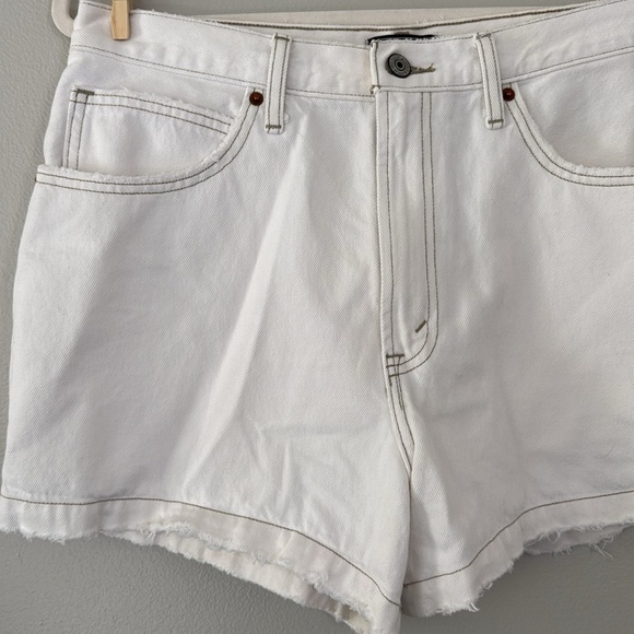 Abercrombie & Fitch Natural Rise Short - White - 12 / 31 - Picture 2 of 4